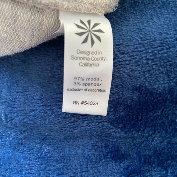 Athleta Long Sleeve Women’s Size Medium Funnel Neck Pullover. Color: Beige - Picture 6 of 8